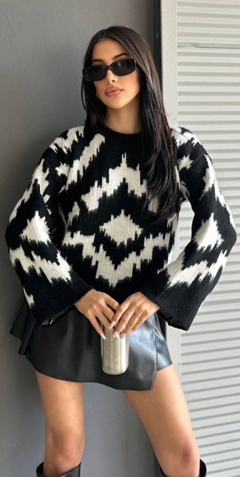 Black&white sweater